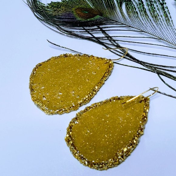 🆕Crushed Gold Edge, Resin Fashion Earrings - Picture 3 of 9